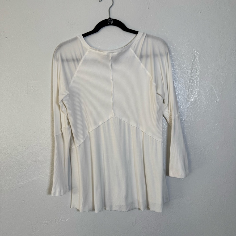POL V-neck Ribbed Flowy Top - Picture 4 of 16